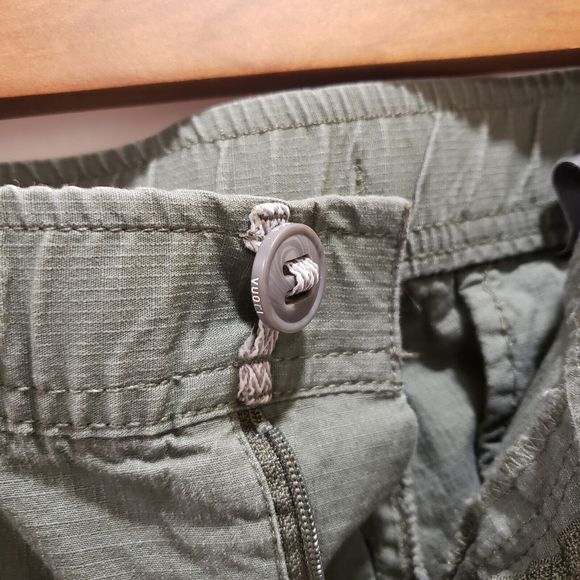 Vuori Ripstop Women's size Medium activewear hiking casual 28" inseam army green - Picture 8 of 9